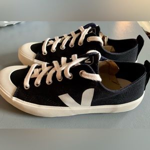 Veja NOVA CANVAS BLACK PIERRE Sneakers - Size US 6/EU 37- Only worn once!